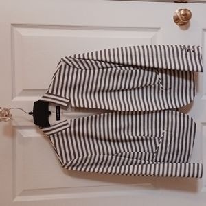 Nine West jacket Size 10. Mock pockets.